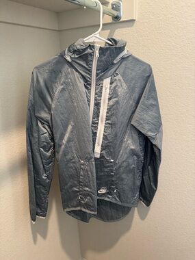Nike Men's Hooded Windbreaker Jacket in Gray with White Accents